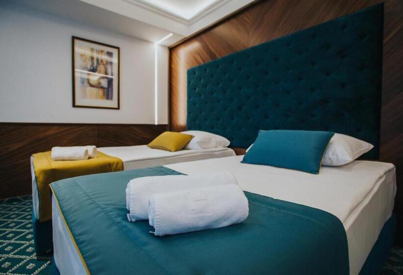 اتاق لوکس, Jelena Brčko