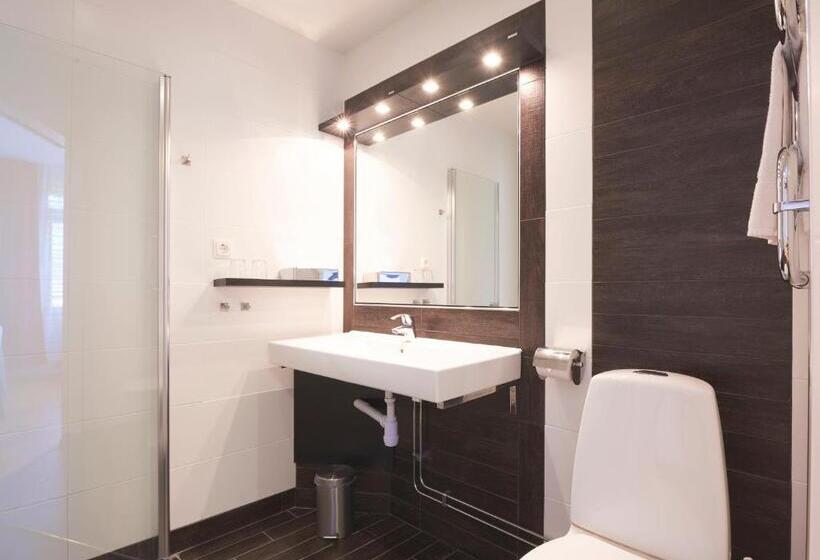 חדר סטנדרט, Kompassen