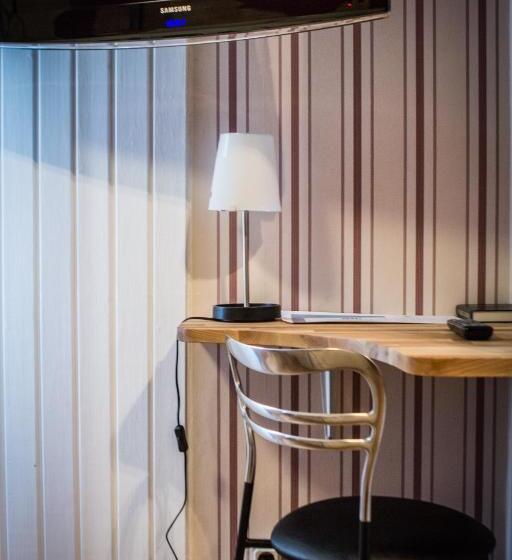 חדר סטנדרט לארבעה, Kompassen