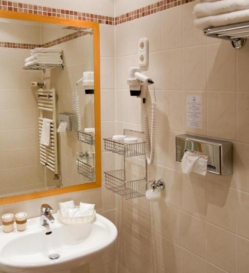 غرفة قياسية, Marina Port