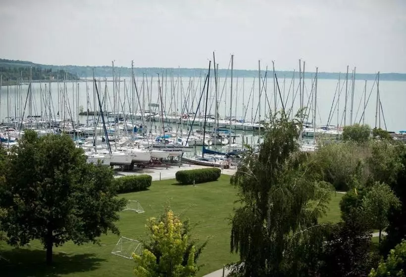 スタンダードルーム, Marina Port