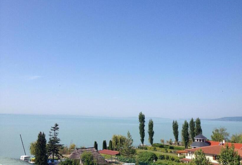 Номер Стандарт, Marina Port