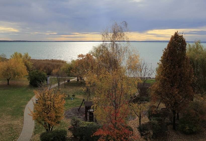 Номер Superior, Marina Port