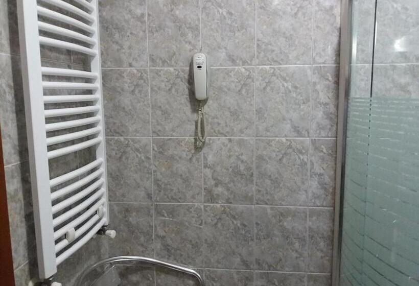 Family Room, Oxa Doo