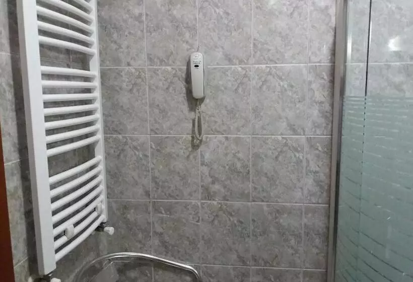 اتاق خانوادگی, Oxa Doo