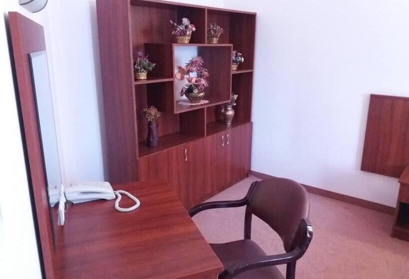 Family Room, Oxa Doo