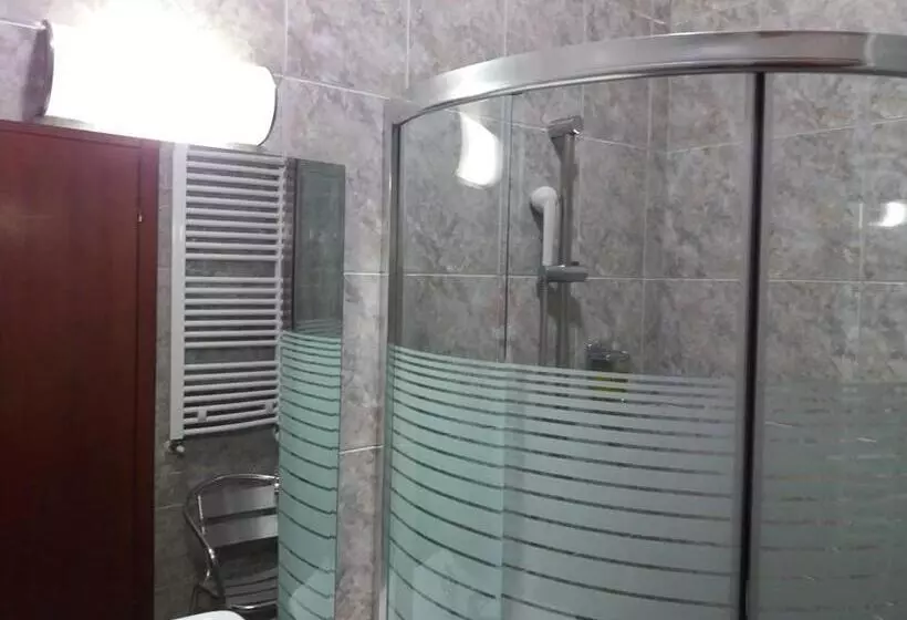 اتاق استاندارد سه نفره, Oxa Doo