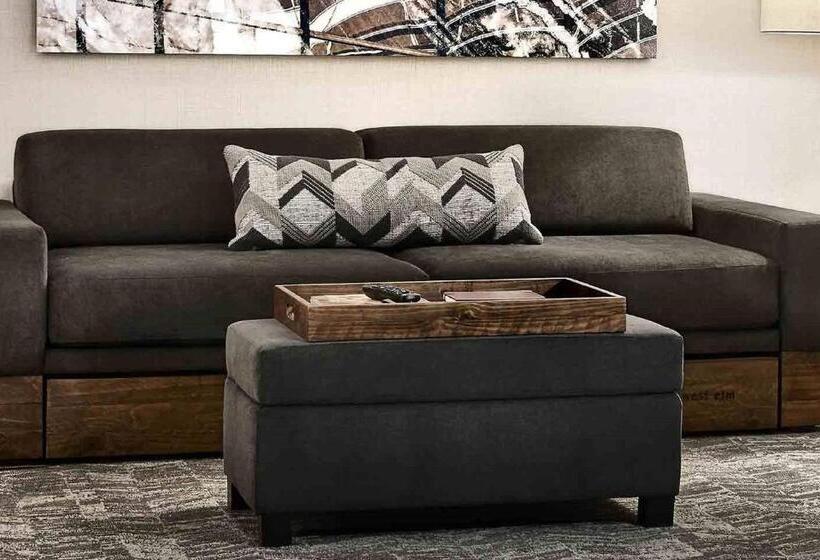 베이직 스튜디오, Springhill Suites Chesapeake Greenbrier