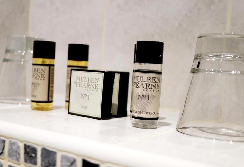 スタンダードルーム, The Lion