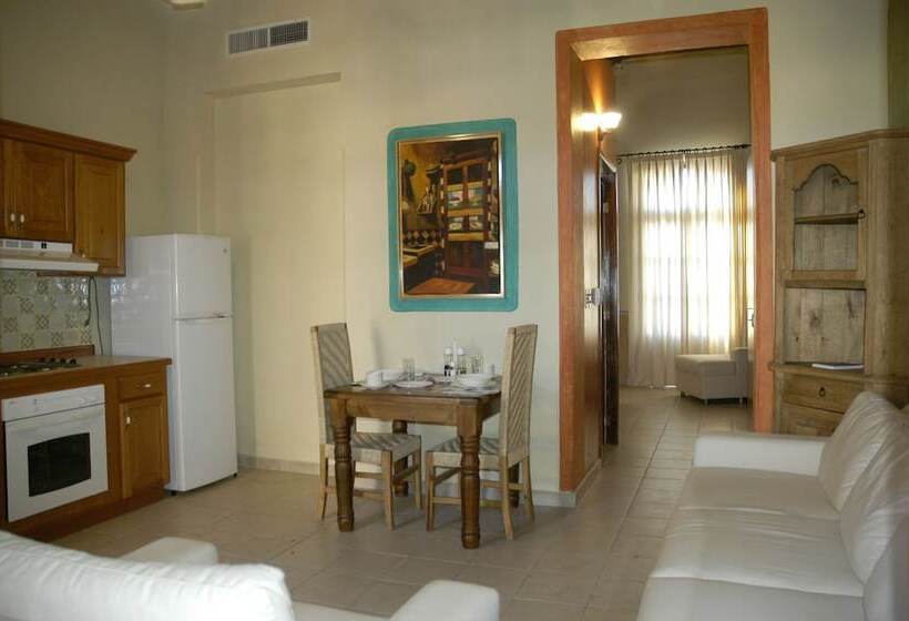 استودیوی لوکس, The Melville Boutique