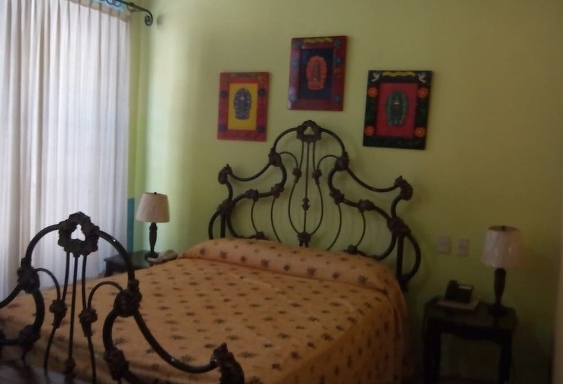 استودیوی لوکس, The Melville Boutique