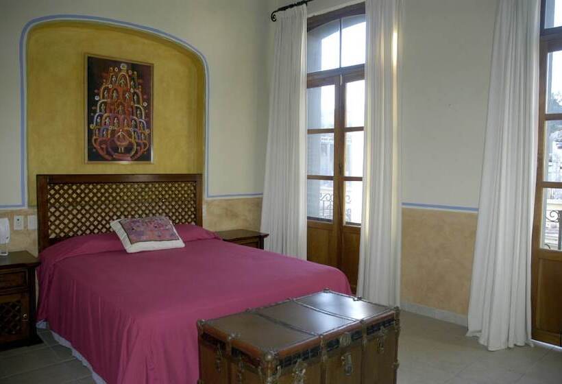 استودیوی لوکس, The Melville Boutique