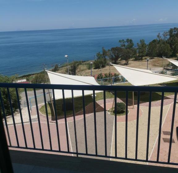 اتاق سوپریور, Tus