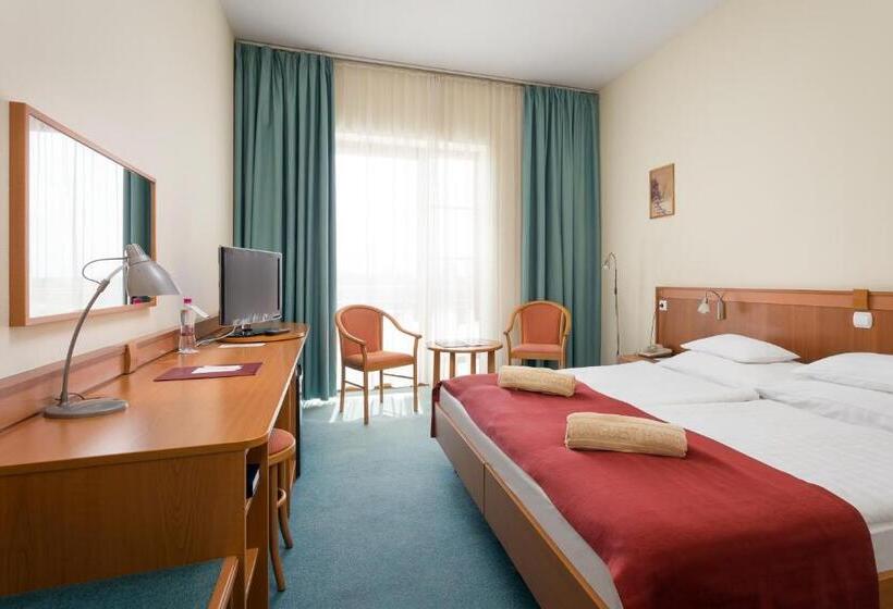 Номер Стандарт с Балконом, Hunguest Hotel Aqua Sol