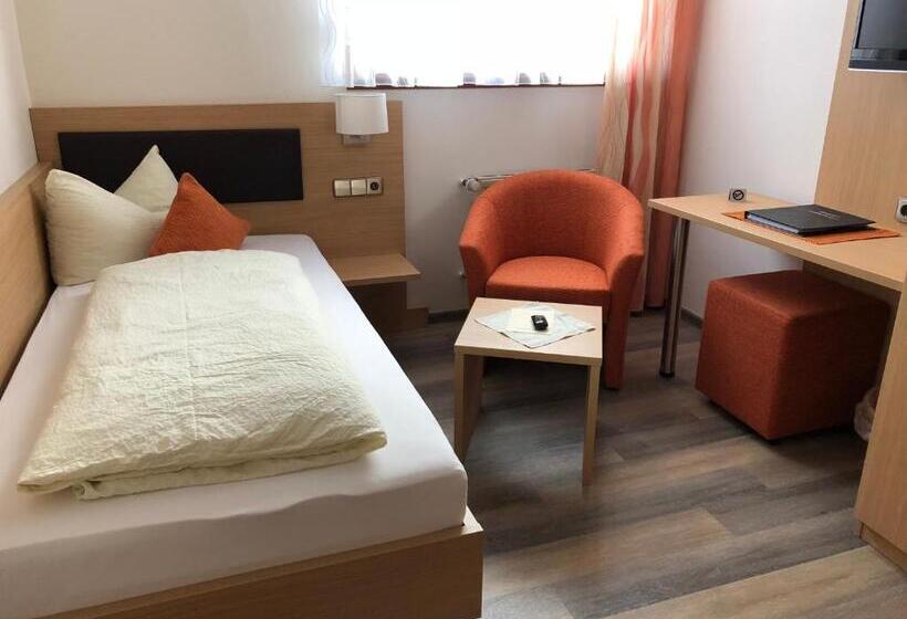 标准单人间, Zur Linde