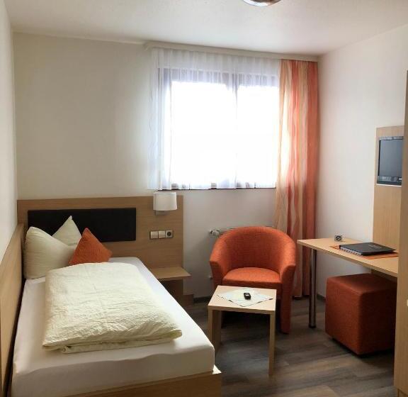 标准单人间, Zur Linde