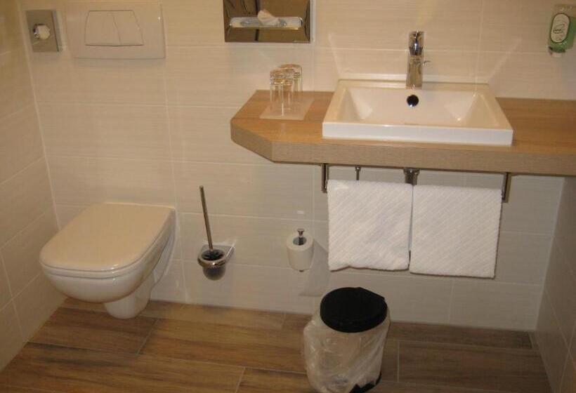 标准间, Zur Linde