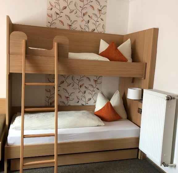 家庭间, Zur Linde