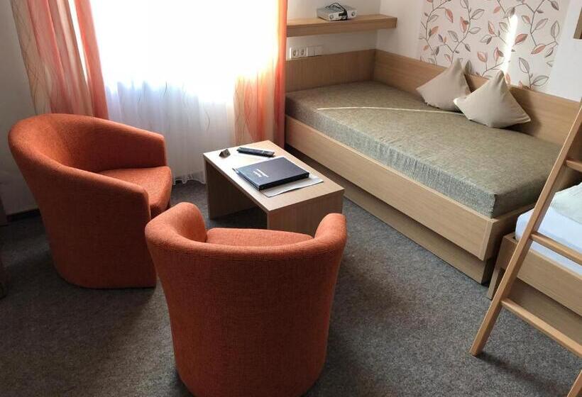 家庭间, Zur Linde