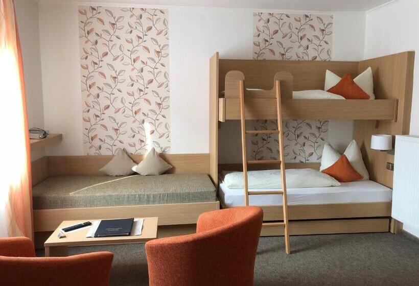 家庭间, Zur Linde