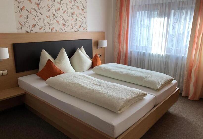 家庭间, Zur Linde