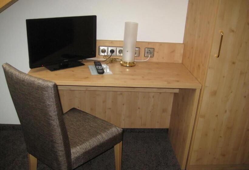 家庭间, Zur Linde