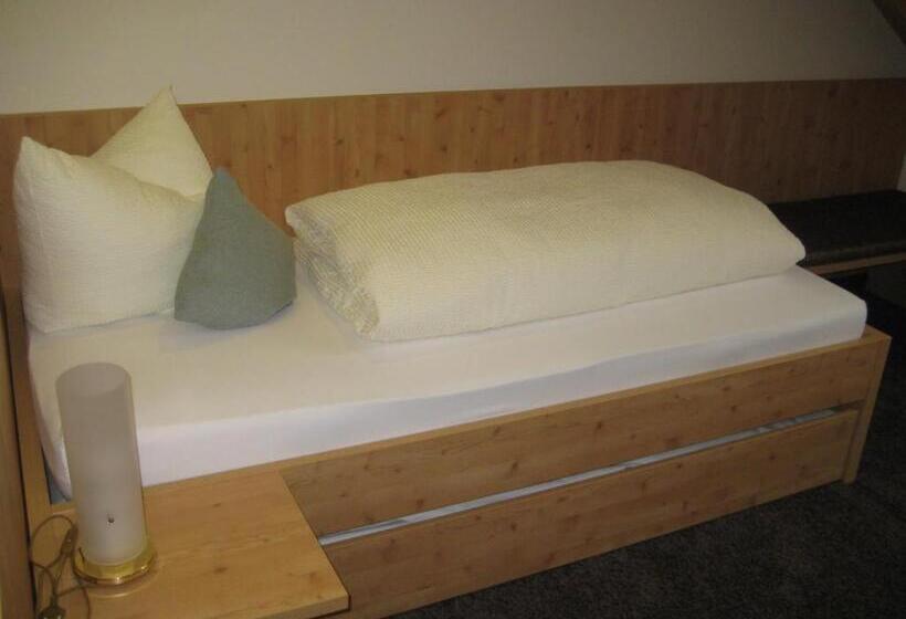 家庭间, Zur Linde