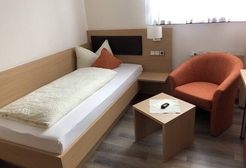 标准单人间, Zur Linde