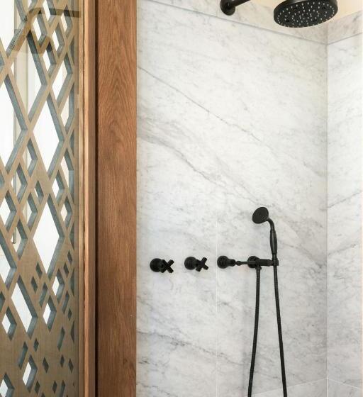 سوییت لوکس, Castro Hotel Syros