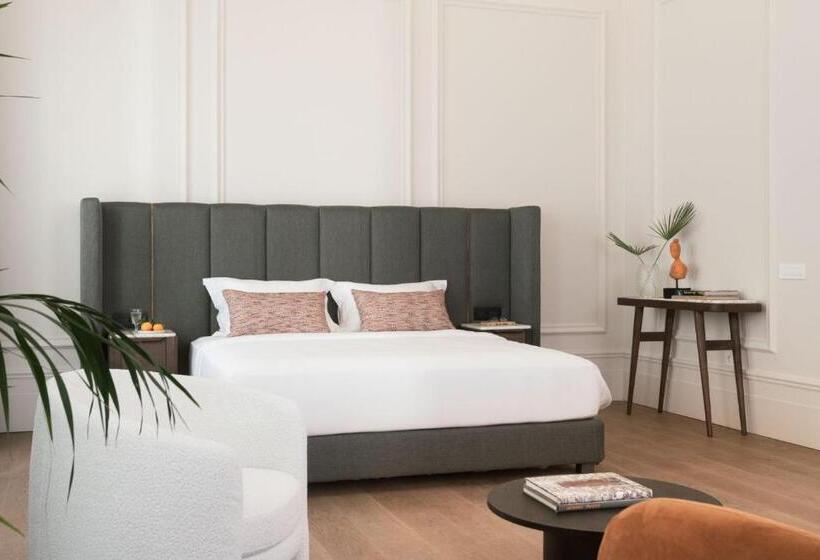 سوییت لوکس, Castro Hotel Syros