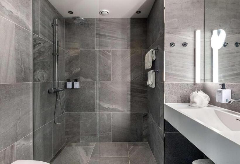 Полулюкс, Scandic Spectrum