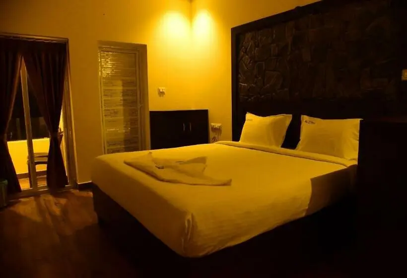 バルコニー付きデラックスルーム, R Inn Yercaud
