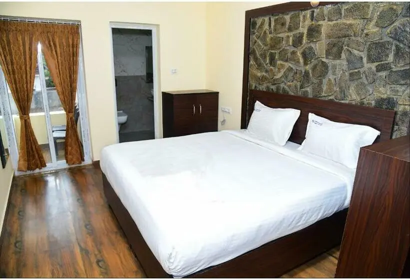 バルコニー付きデラックスルーム, R Inn Yercaud