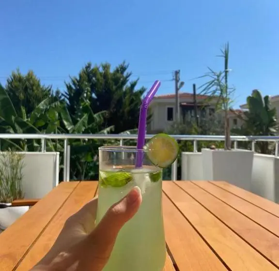 اتاق خانوادگی, Luna Alacati