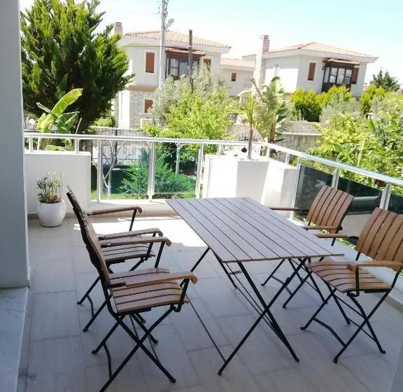 اتاق خانوادگی, Luna Alacati
