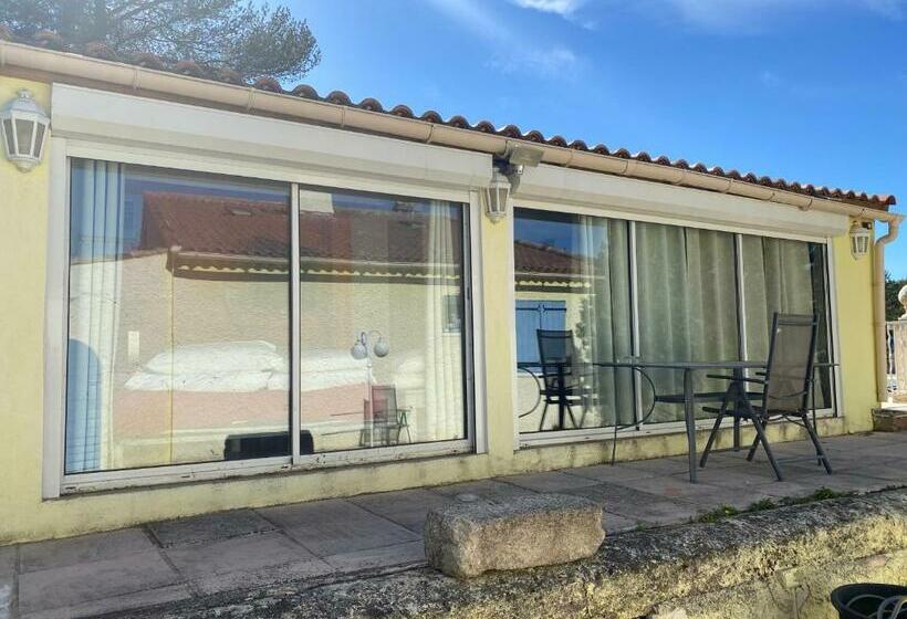 غرفة قياسية مزوَّدة بتراس, La Colline