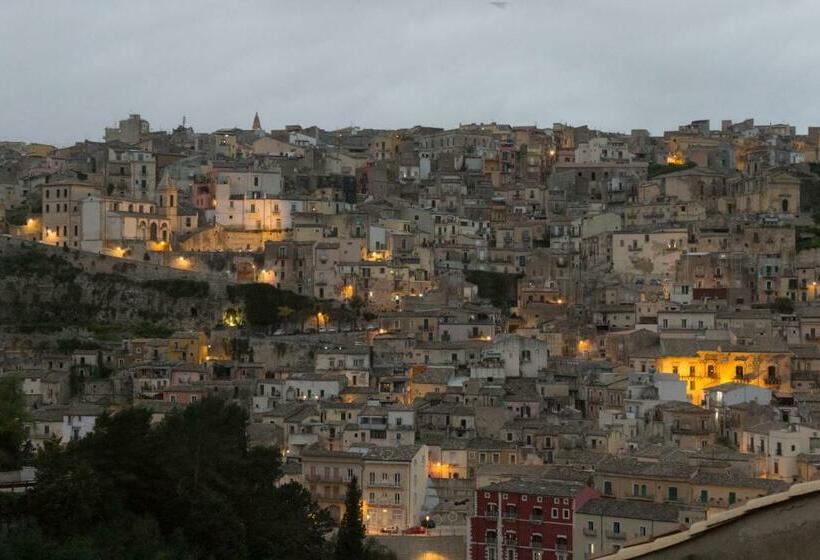 高级三人间, Oikos   Ragusa Ibla