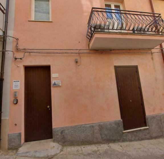 高级三人间, Oikos   Ragusa Ibla