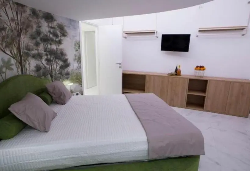 اتاق لوکس با تخت بزرگ, Marinisa Suite Luxury Room
