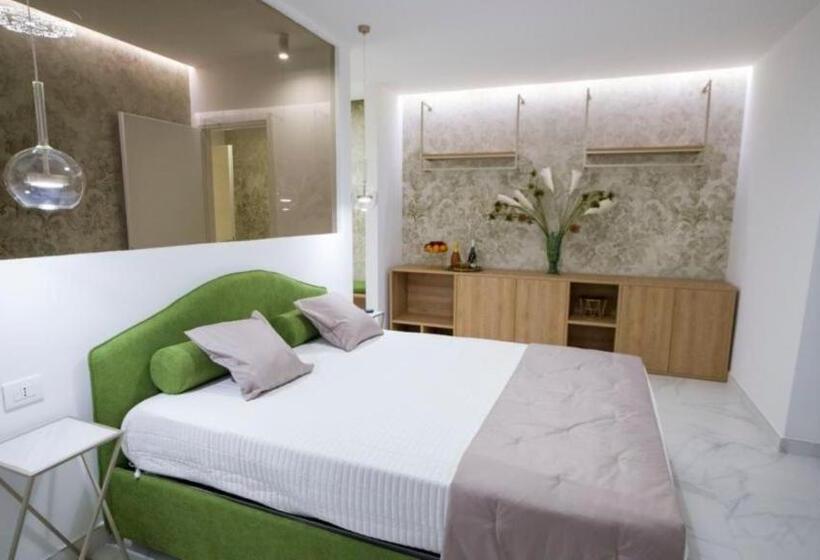 غرفة سوبيريور سرير كينج, Marinisa Suite Luxury Room
