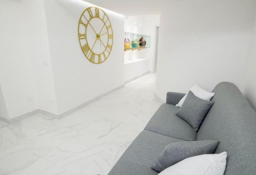 غرفة سوبيريور سرير كينج, Marinisa Suite Luxury Room