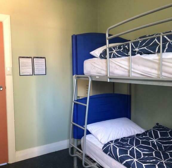 اتاق استاندارد با سرویس بهداشتی مشترک, Carrichostel