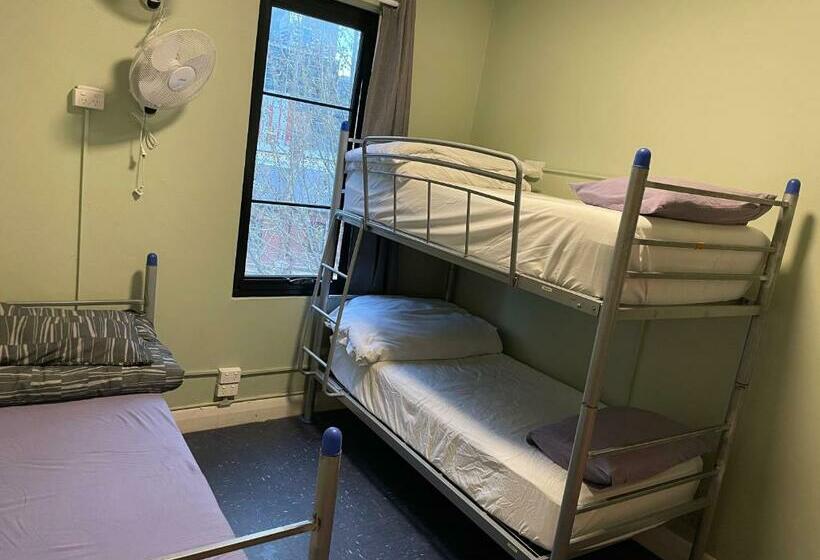 اتاق خانوادگی با سرویس بهداشتی مشترک, Carrichostel