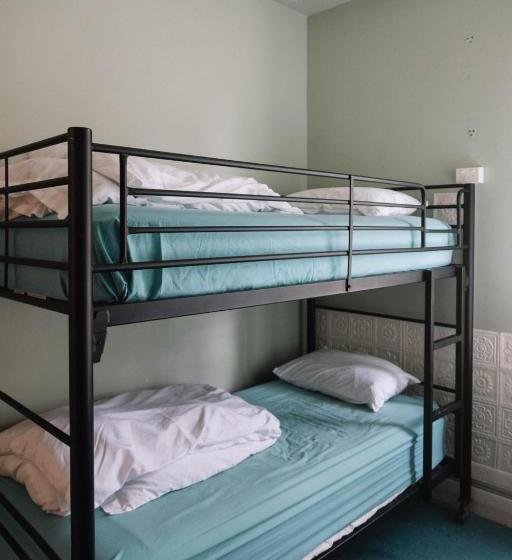 اتاق استاندارد با سرویس بهداشتی مشترک, Carrichostel