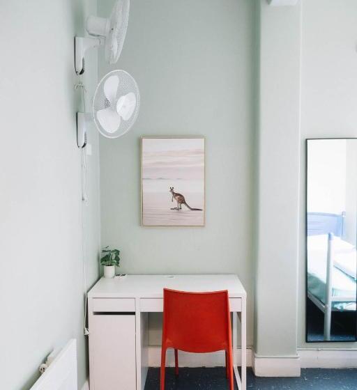 اتاق استاندارد یک نفره, Carrichostel