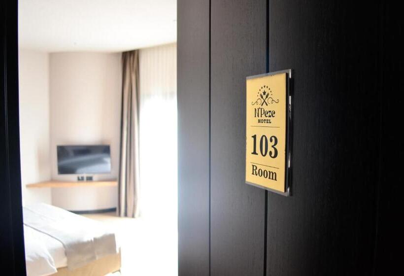 חדר דלוקס, N Peze