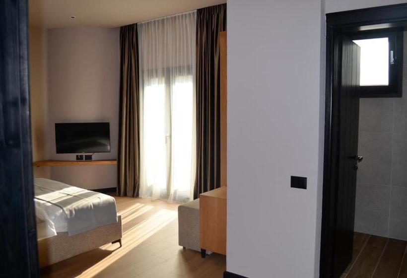 חדר קומפורט לשלושה, N Peze