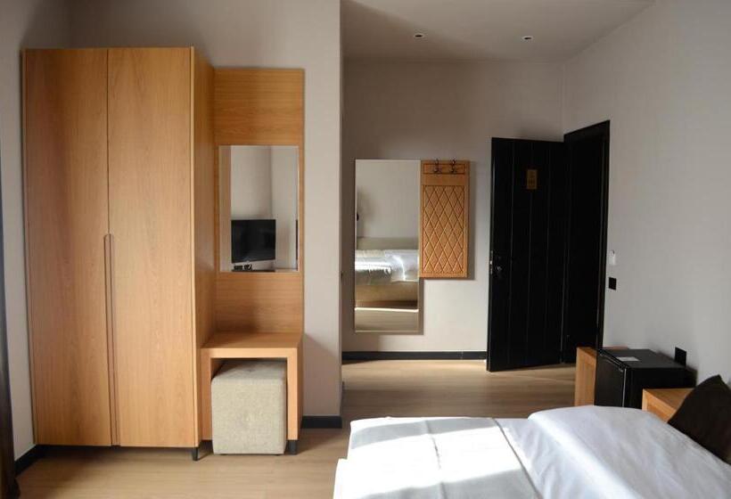 חדר דלוקס עם מרפסת, N Peze