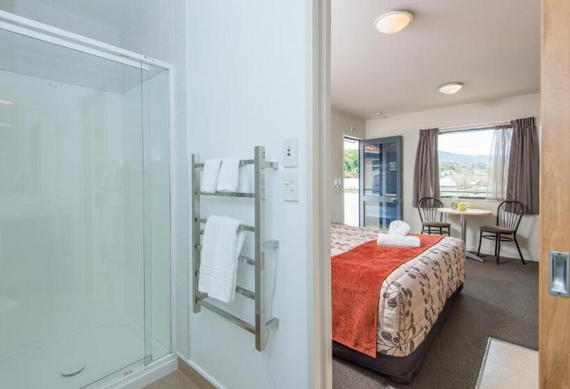 إستوديو سوبيريور, Bella Vista Nelson