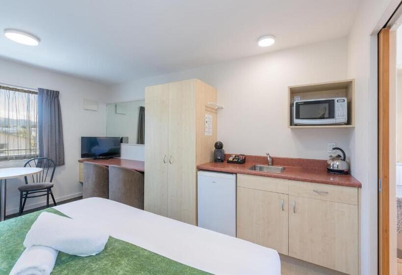 إستوديو سوبيريور, Bella Vista Nelson